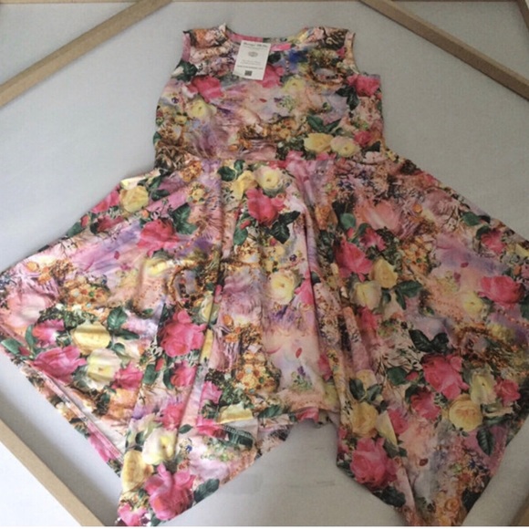 Girls  designer dress - Picture 3 of 5